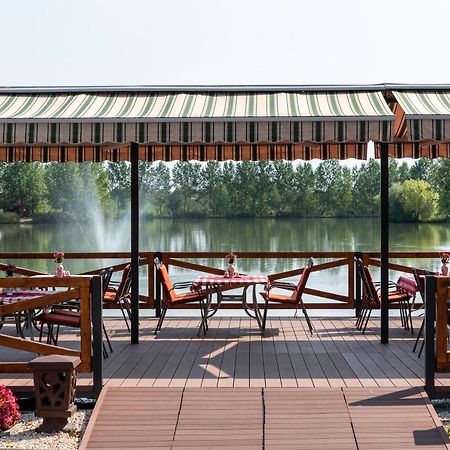 Hotel Bibic Es Tueskevar Etterem Es Horgaszto นีเรกฮาซา ภายนอก รูปภาพ