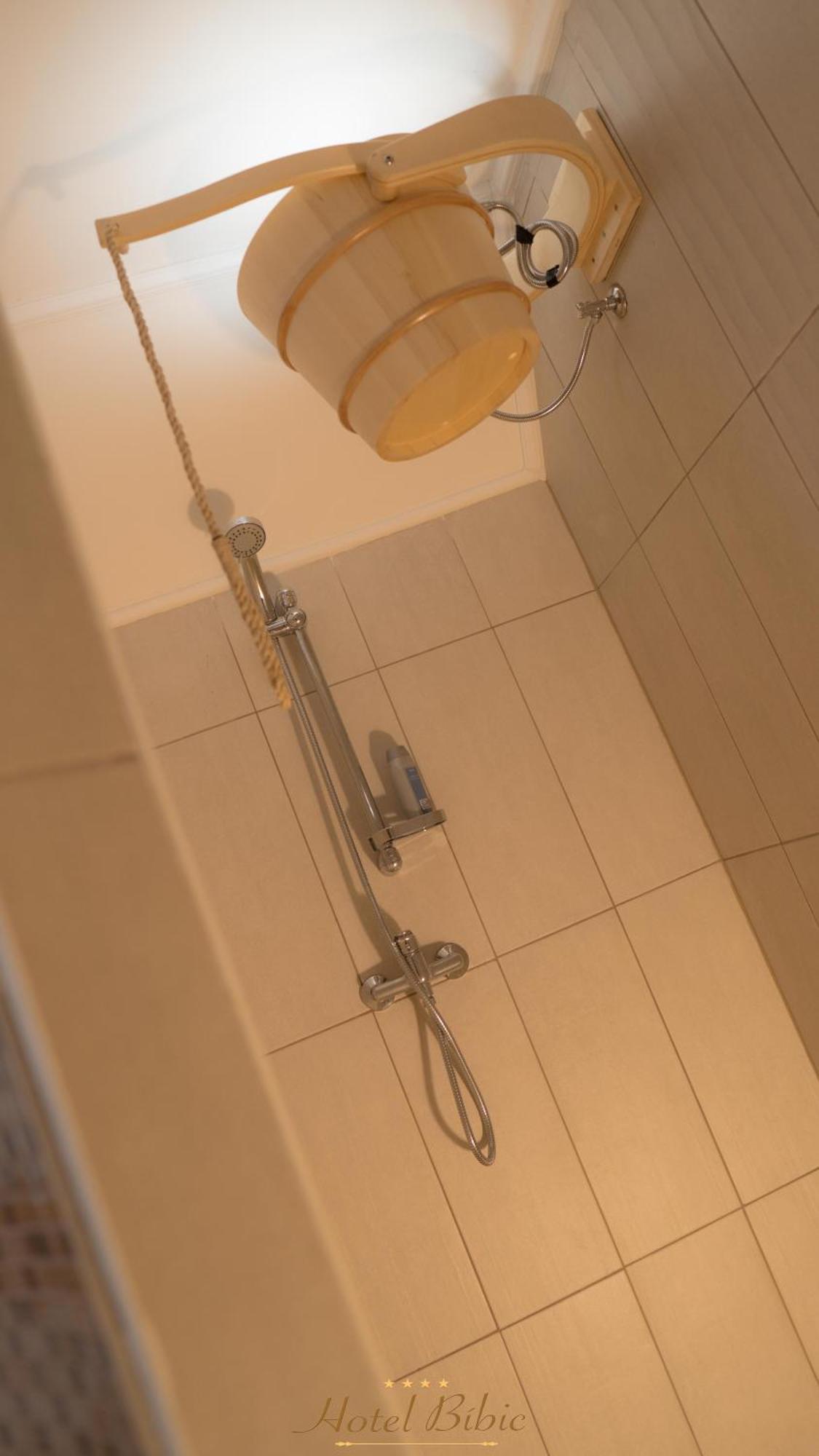 Hotel Bibic Es Tueskevar Etterem Es Horgaszto นีเรกฮาซา ภายนอก รูปภาพ