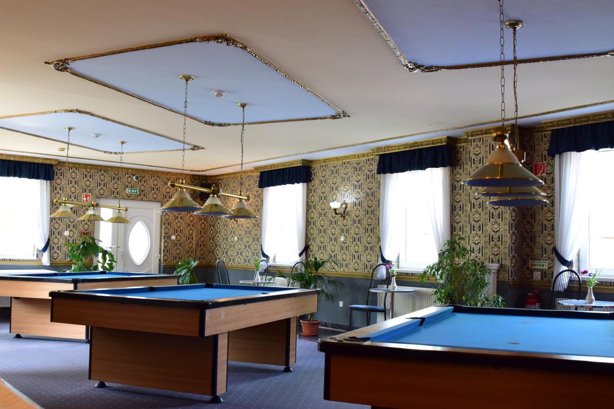 Hotel Bibic Es Tueskevar Etterem Es Horgaszto นีเรกฮาซา ภายนอก รูปภาพ