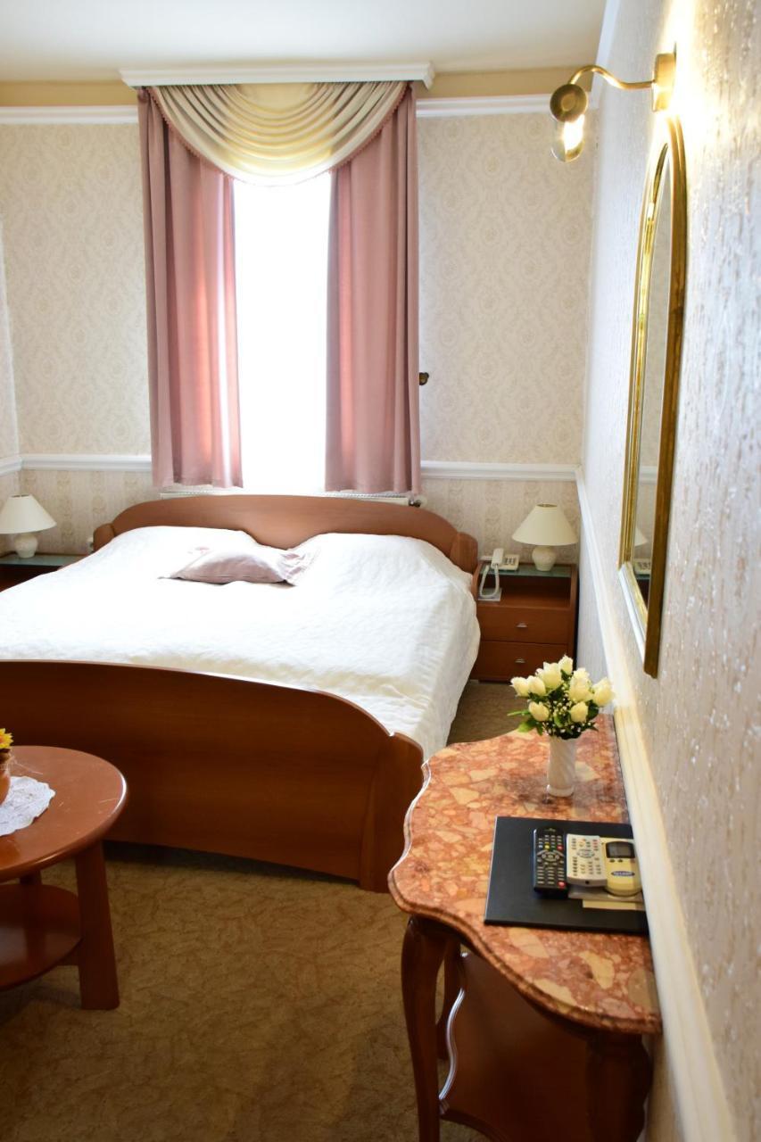 Hotel Bibic Es Tueskevar Etterem Es Horgaszto นีเรกฮาซา ภายนอก รูปภาพ