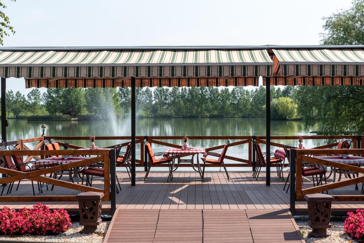 Hotel Bibic Es Tueskevar Etterem Es Horgaszto นีเรกฮาซา ภายนอก รูปภาพ
