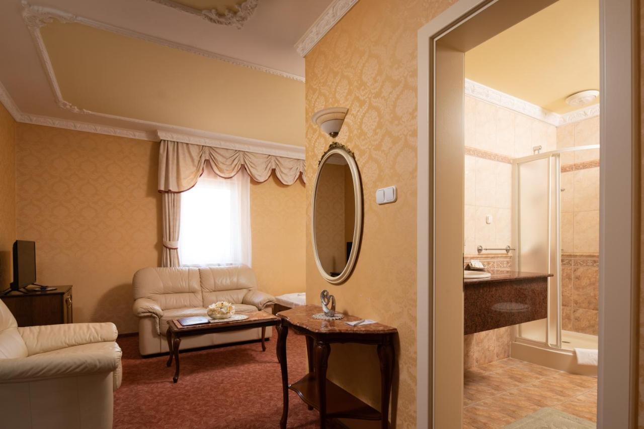 Hotel Bibic Es Tueskevar Etterem Es Horgaszto นีเรกฮาซา ภายนอก รูปภาพ