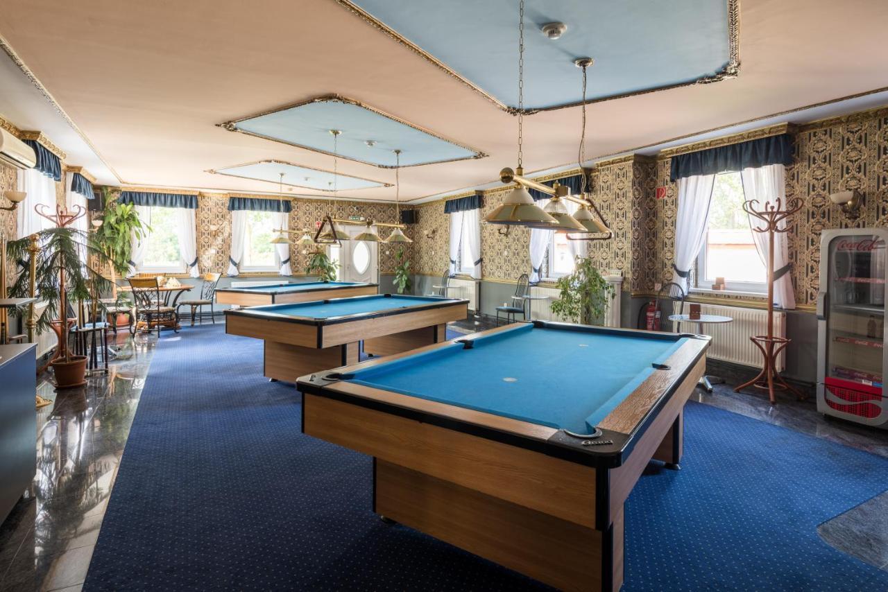 Hotel Bibic Es Tueskevar Etterem Es Horgaszto นีเรกฮาซา ภายนอก รูปภาพ