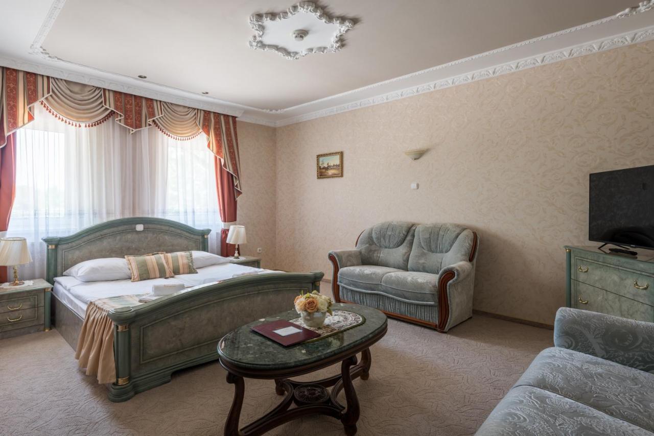 Hotel Bibic Es Tueskevar Etterem Es Horgaszto นีเรกฮาซา ภายนอก รูปภาพ