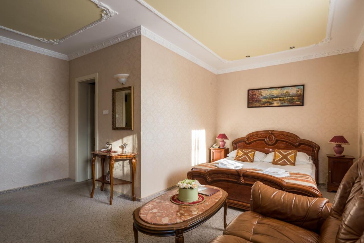Hotel Bibic Es Tueskevar Etterem Es Horgaszto นีเรกฮาซา ภายนอก รูปภาพ