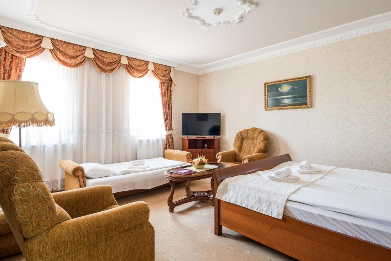 Hotel Bibic Es Tueskevar Etterem Es Horgaszto นีเรกฮาซา ภายนอก รูปภาพ