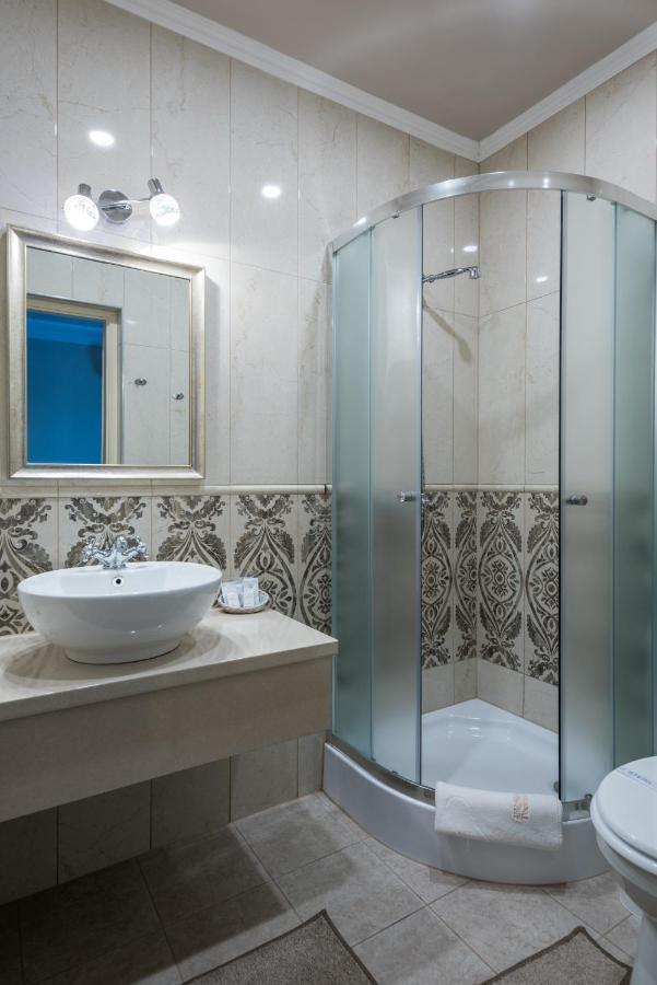 Hotel Bibic Es Tueskevar Etterem Es Horgaszto นีเรกฮาซา ภายนอก รูปภาพ