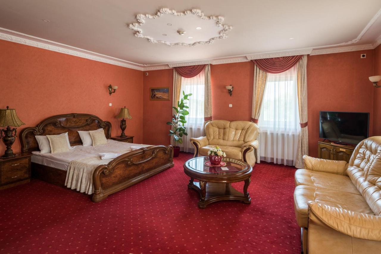 Hotel Bibic Es Tueskevar Etterem Es Horgaszto นีเรกฮาซา ภายนอก รูปภาพ