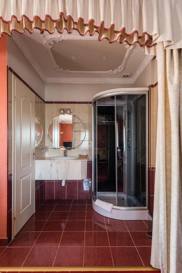 Hotel Bibic Es Tueskevar Etterem Es Horgaszto นีเรกฮาซา ภายนอก รูปภาพ