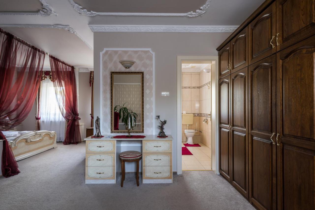 Hotel Bibic Es Tueskevar Etterem Es Horgaszto นีเรกฮาซา ภายนอก รูปภาพ