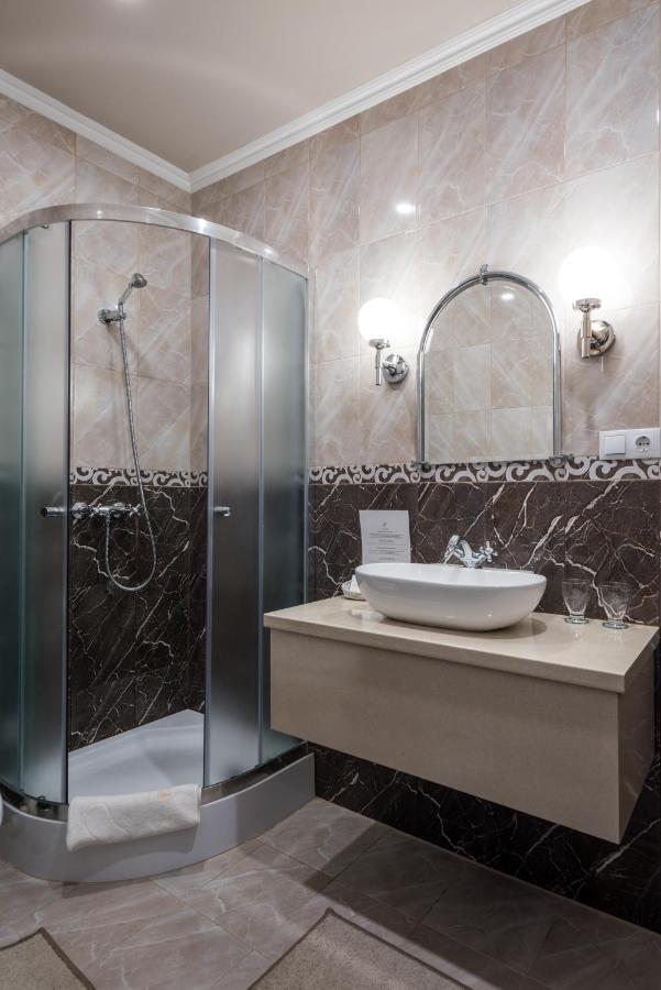 Hotel Bibic Es Tueskevar Etterem Es Horgaszto นีเรกฮาซา ภายนอก รูปภาพ