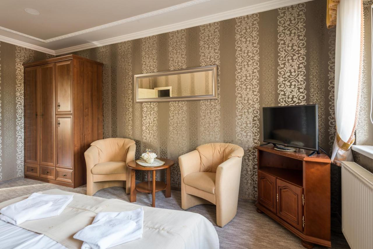 Hotel Bibic Es Tueskevar Etterem Es Horgaszto นีเรกฮาซา ภายนอก รูปภาพ